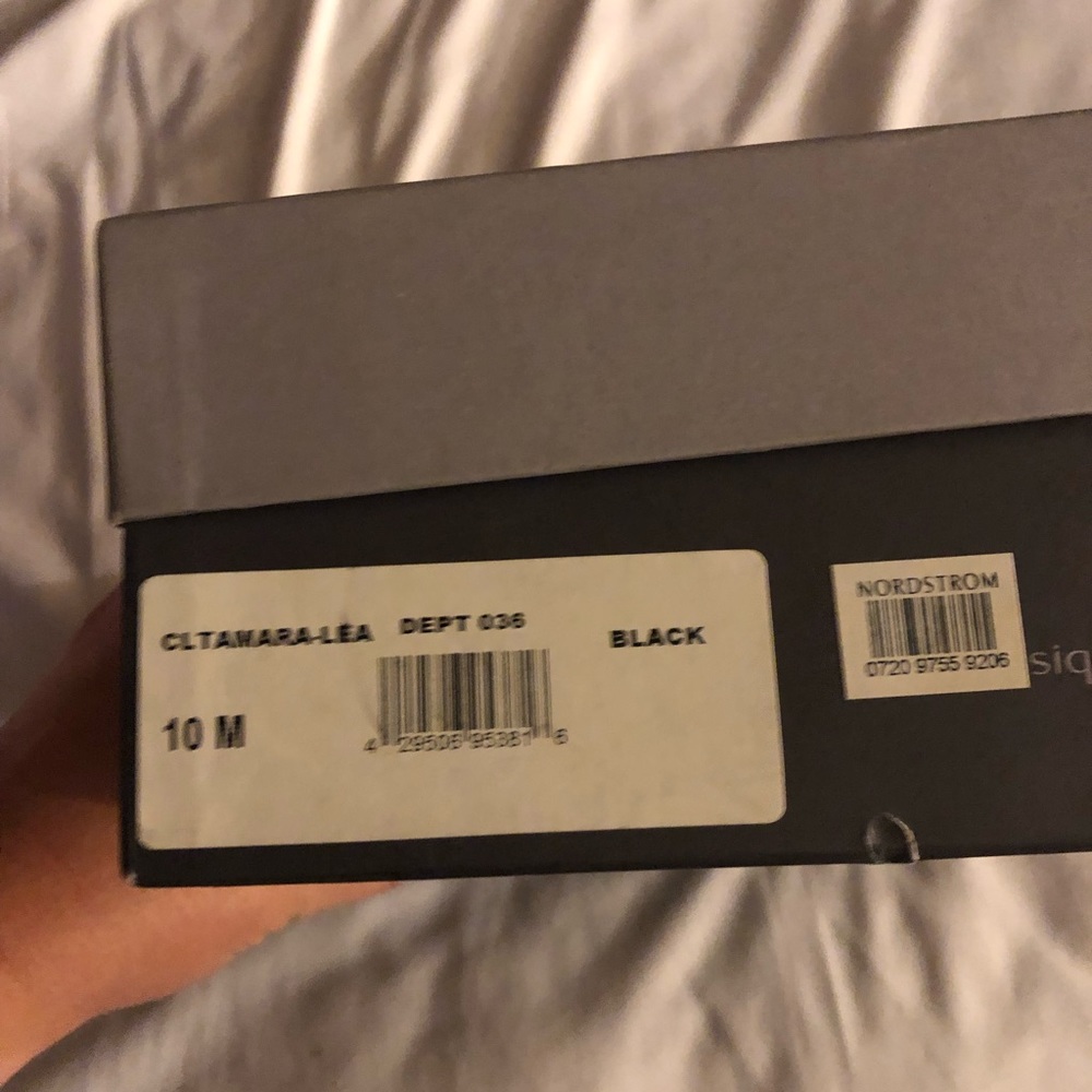 Pretty Black Pumps - image 2